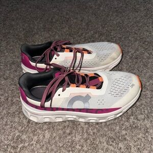 Women’s On cloud- cloudmonsters size 9.5
